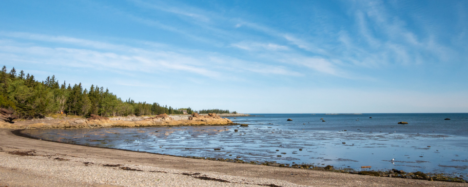 A pebbly beach on the shores of the St. Lawrence River.